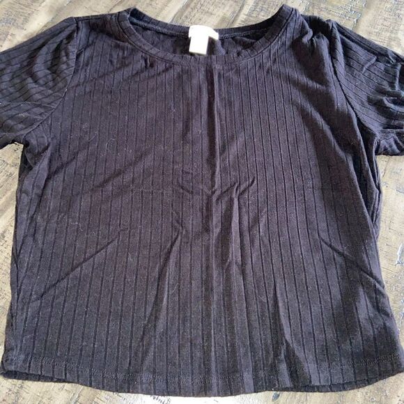 Black crop top   - Picture 1 of 4
